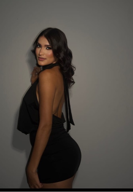 Video chat with Muñeca on ThundrGirl